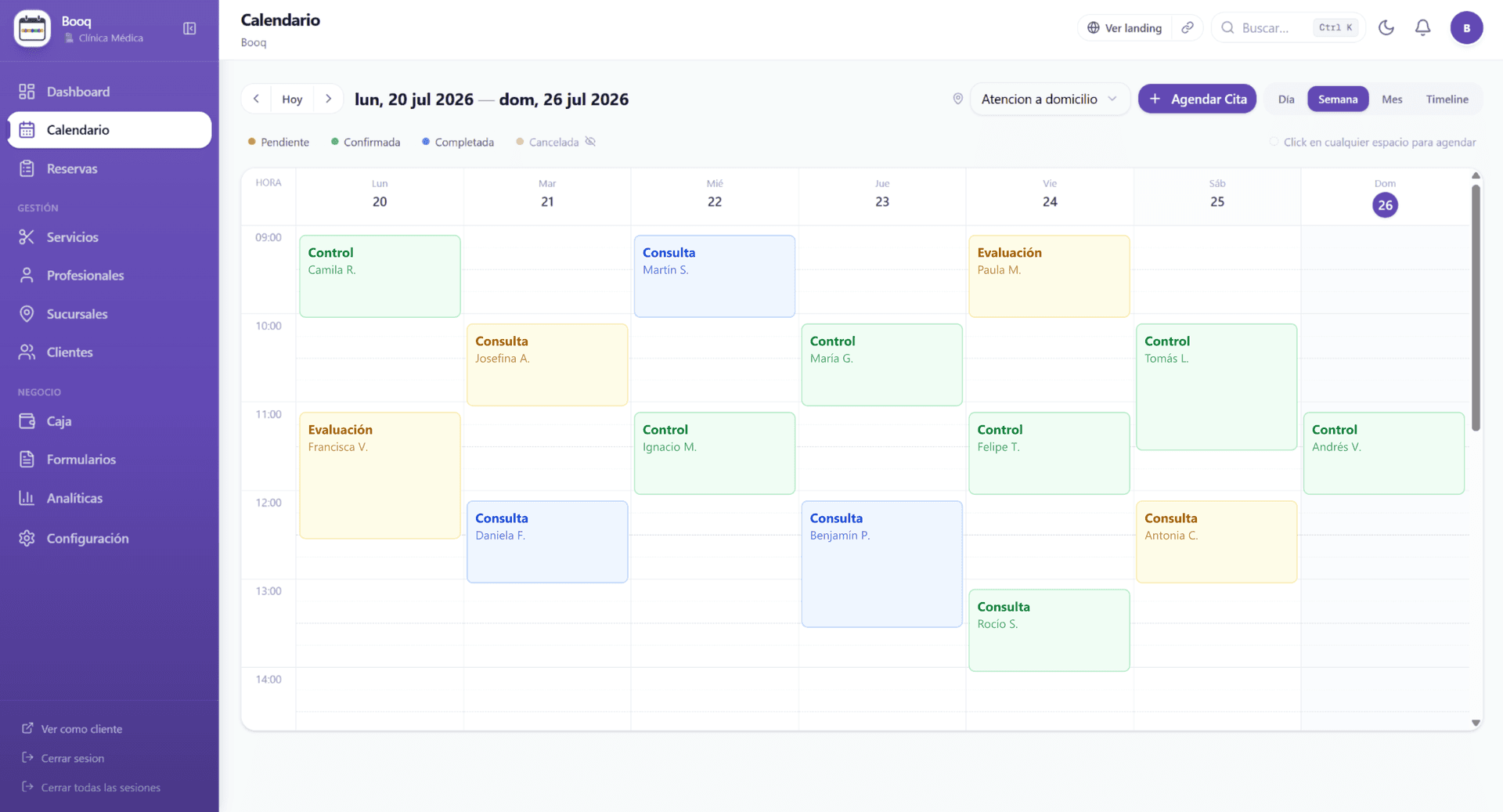 Panel de Booq: vista semanal del calendario con las citas de la semana, cada una con su servicio, su cliente y su estado (pendiente, confirmada o completada).